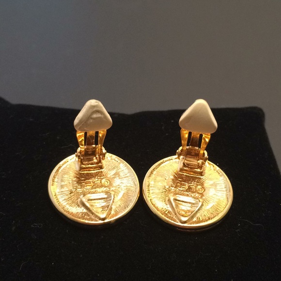Vintage LC gold tone Clips - Picture 2 of 3